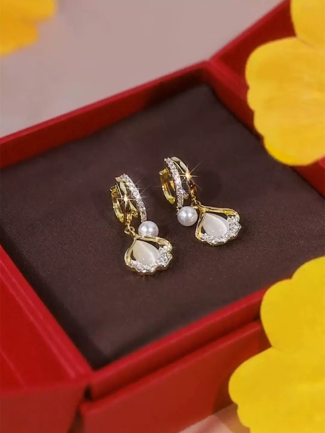 High grade leaf pearl earrings